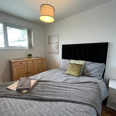 Cosy 2 Bedroom Apartment In Manchester-3