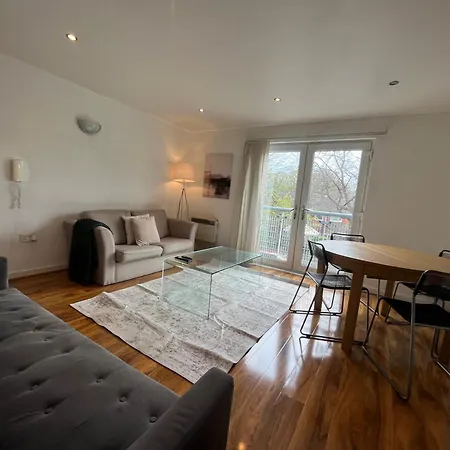 Cosy 2 Bedroom Apartment In Manchester-2